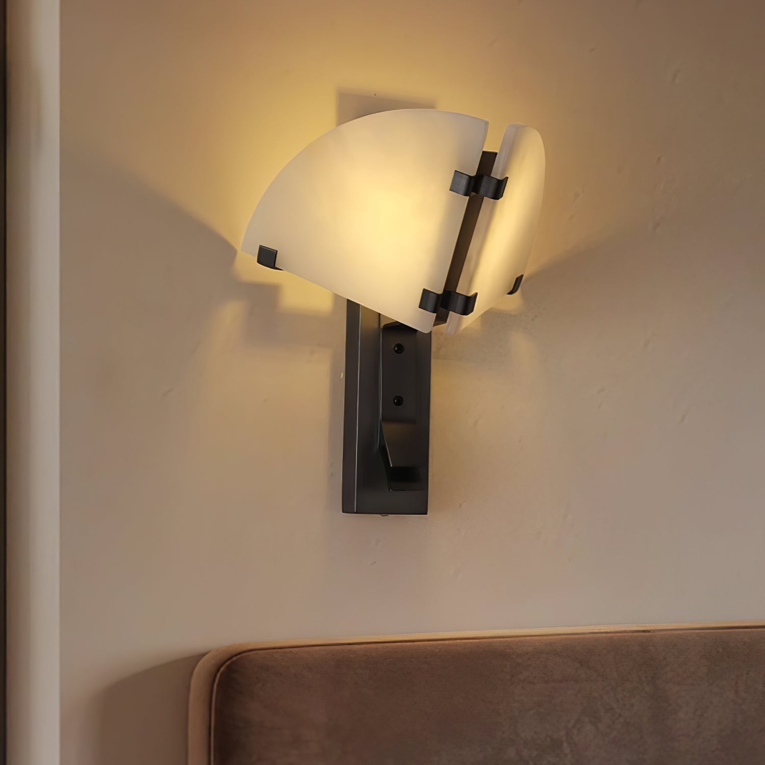 Domes Albasten Wandlamp