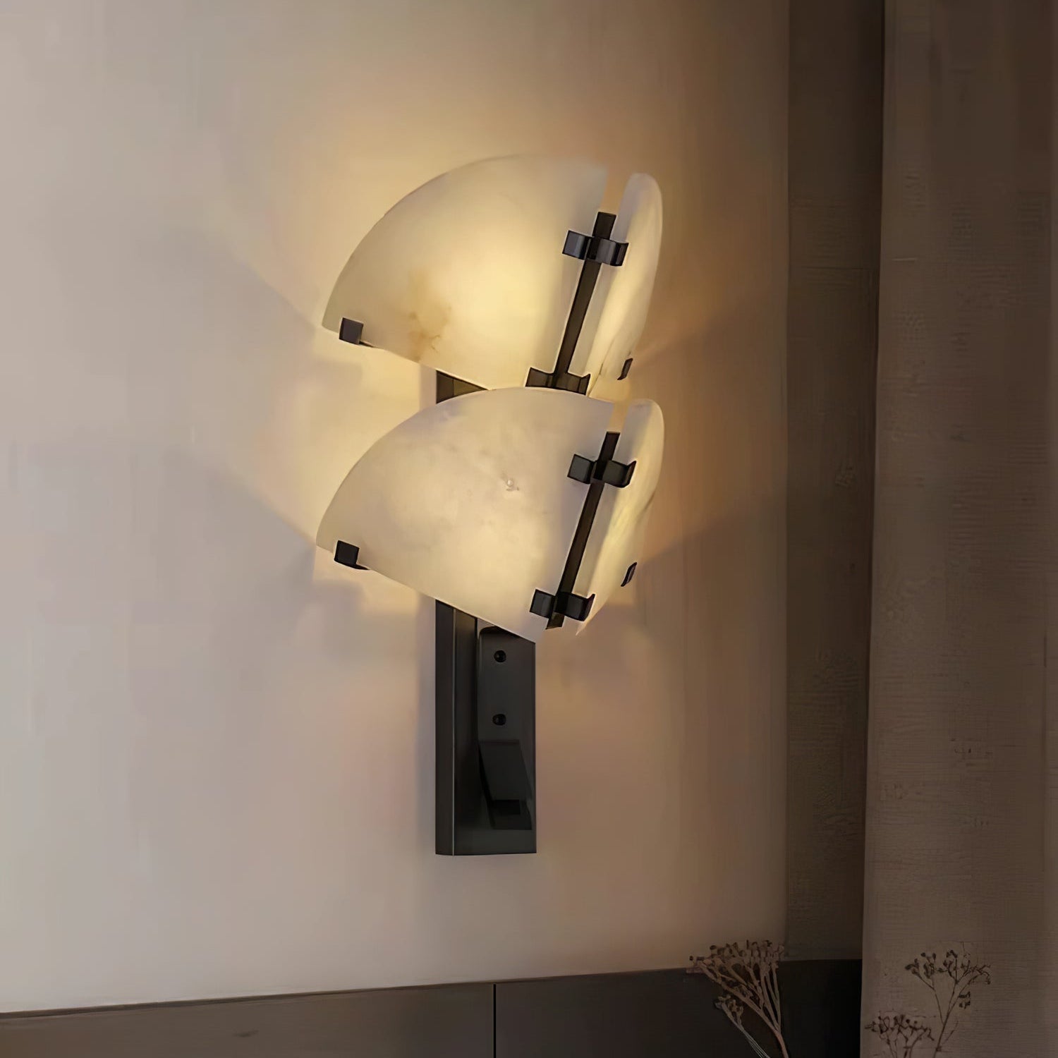 Domes Albasten Wandlamp