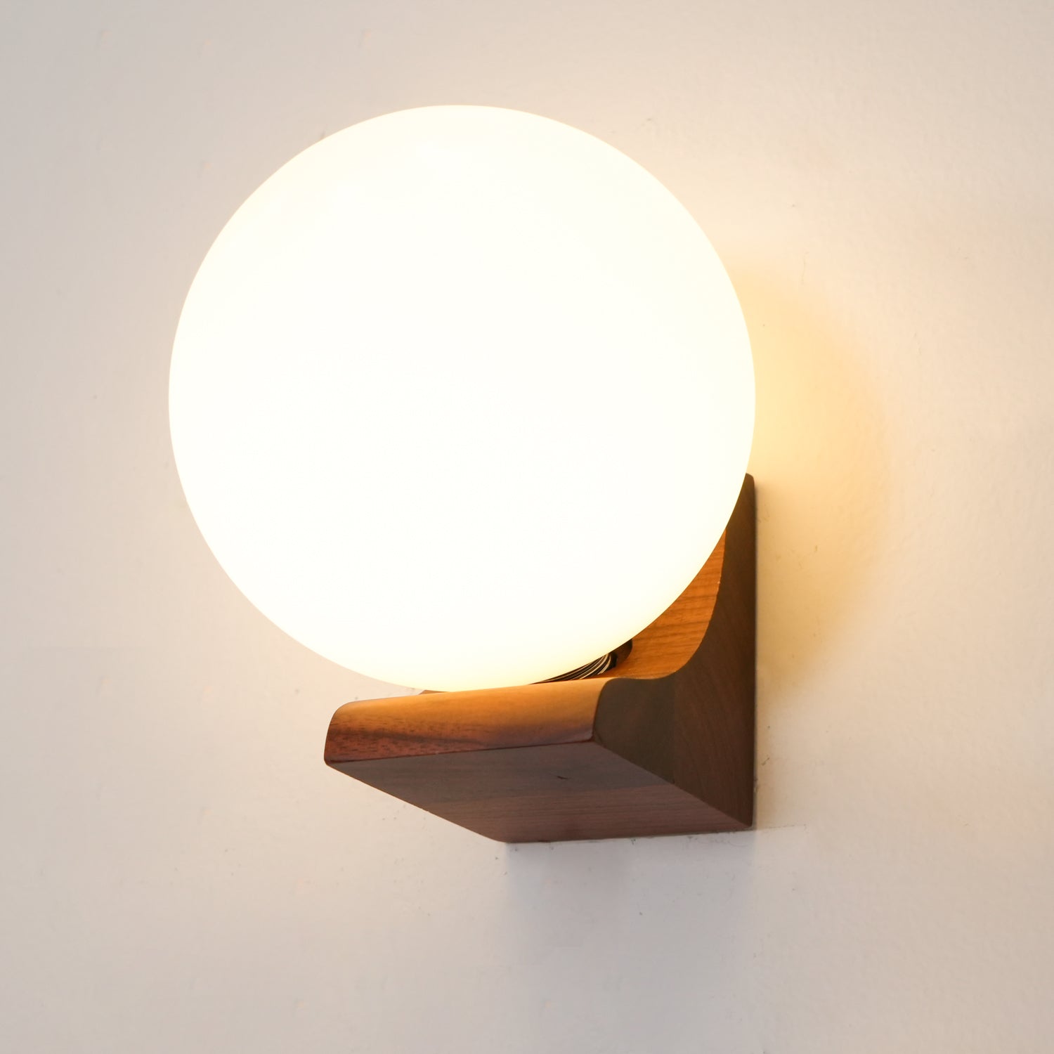Lyso Orb Wandlamp