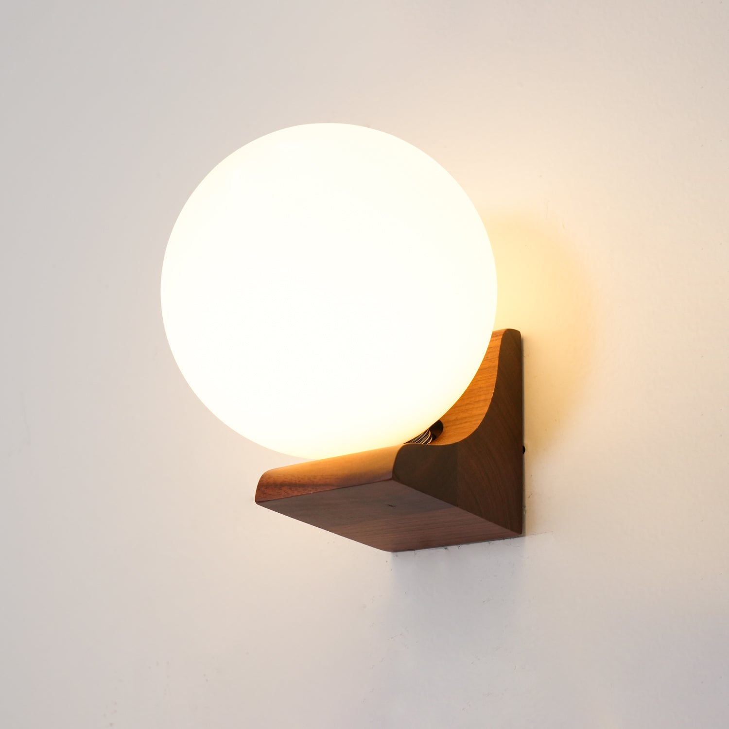 Lyso Orb Wandlamp