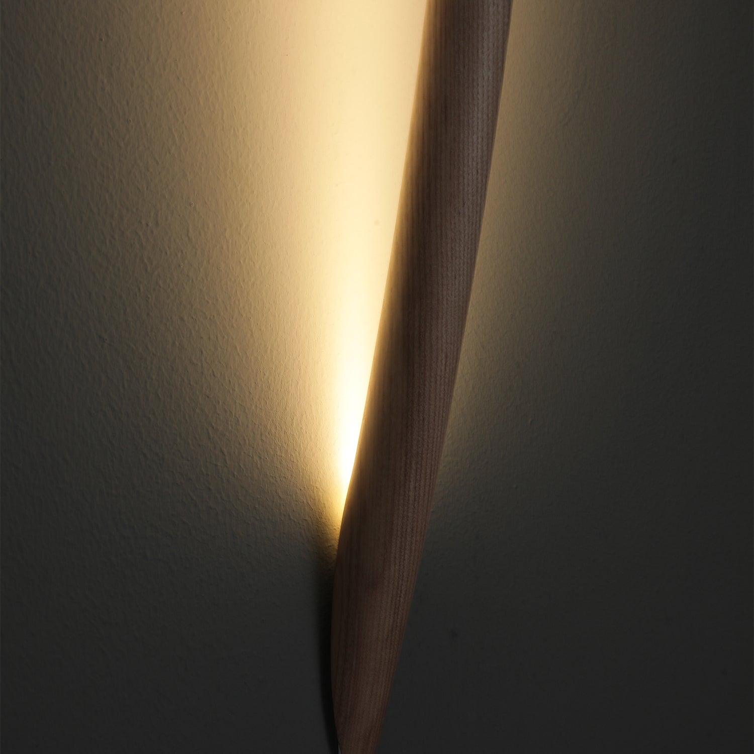 Lonema Gebogen Houten Wandlamp