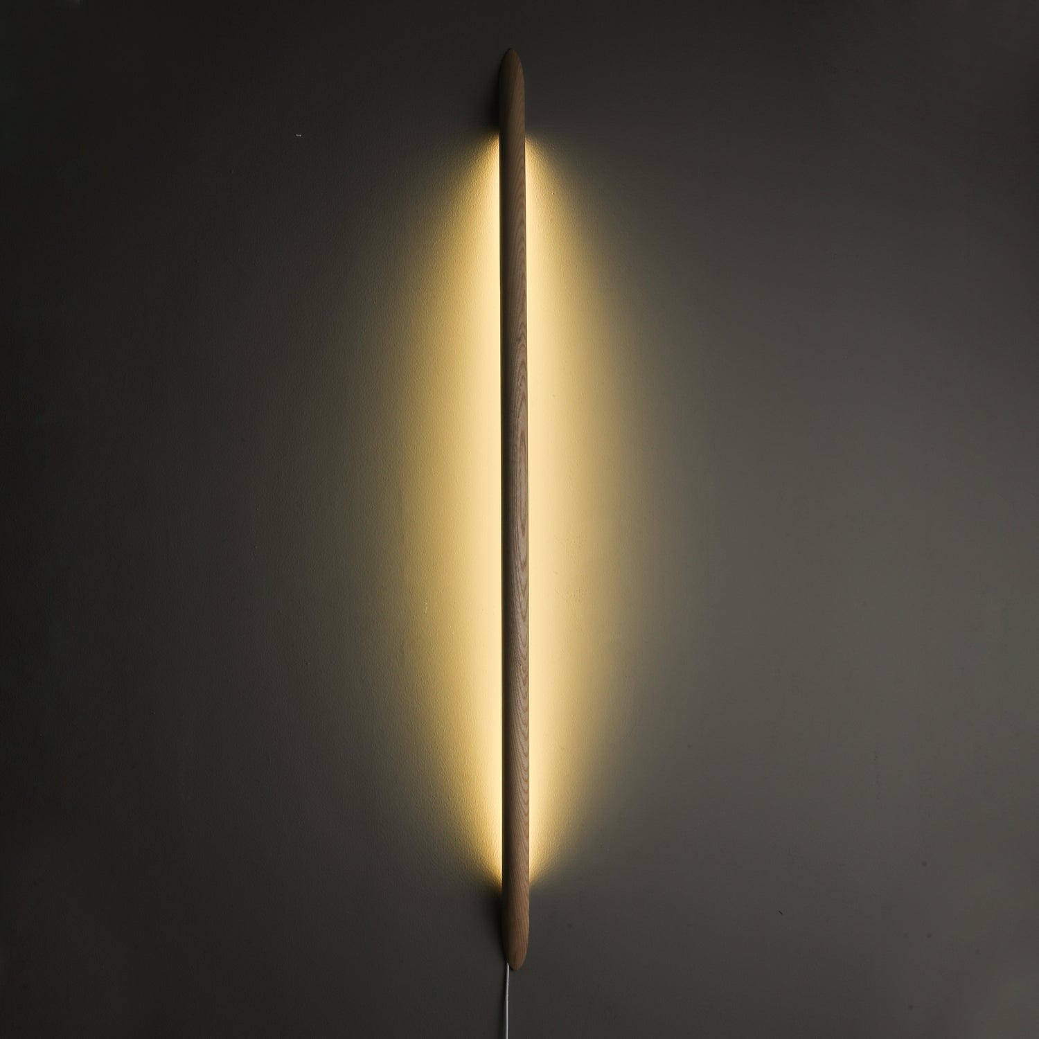 Lonema Gebogen Houten Wandlamp