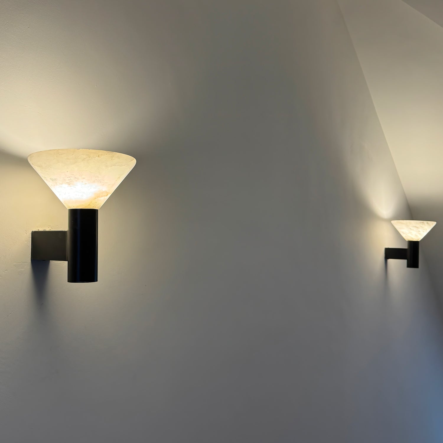 Atello Albasten Wandlamp