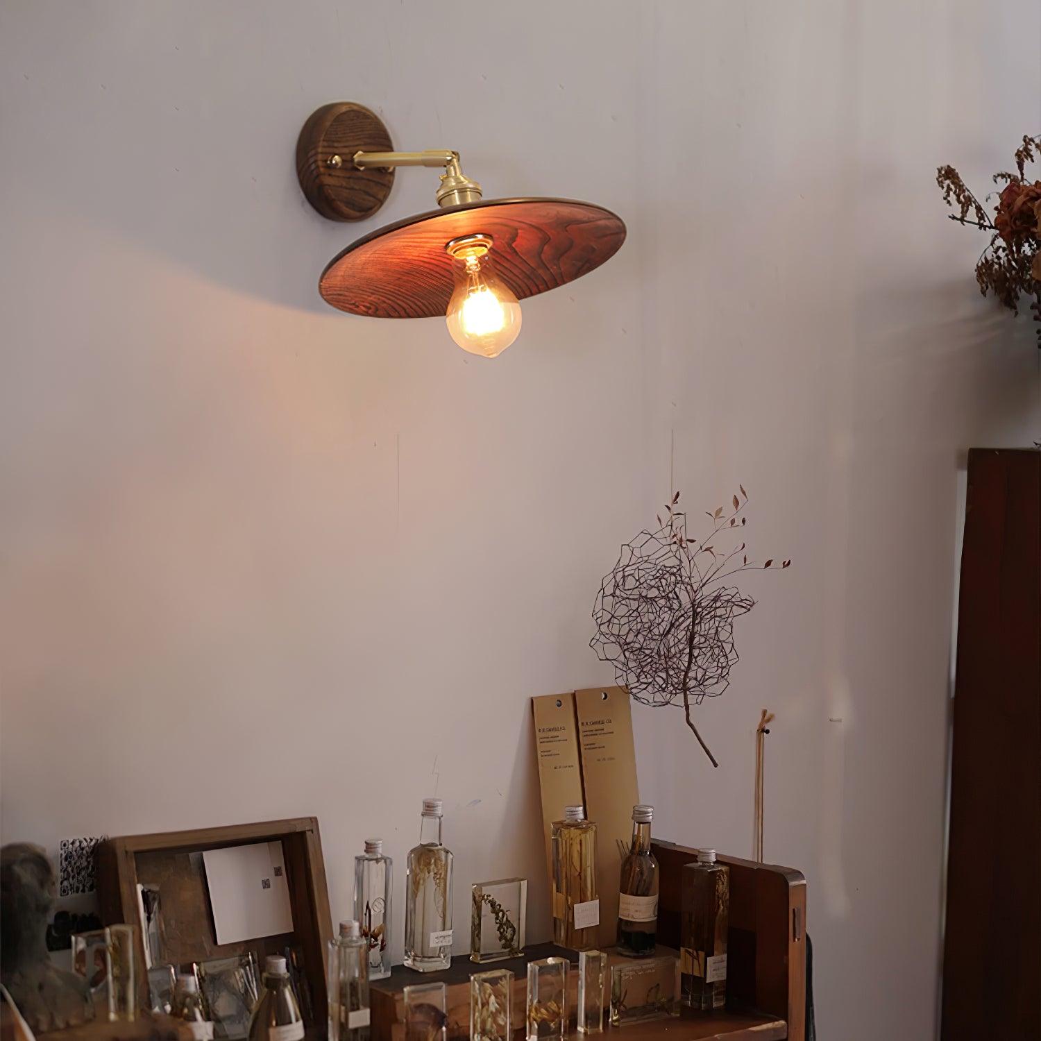 Coniwa Houten Wandlamp