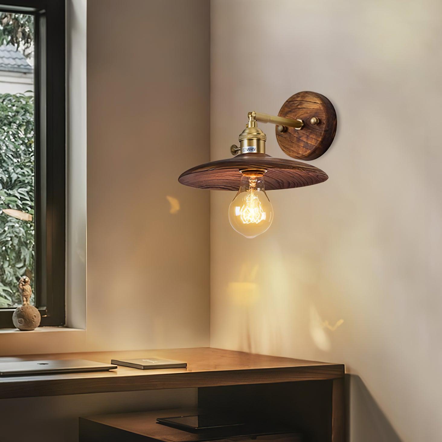 Coniwa Houten Wandlamp