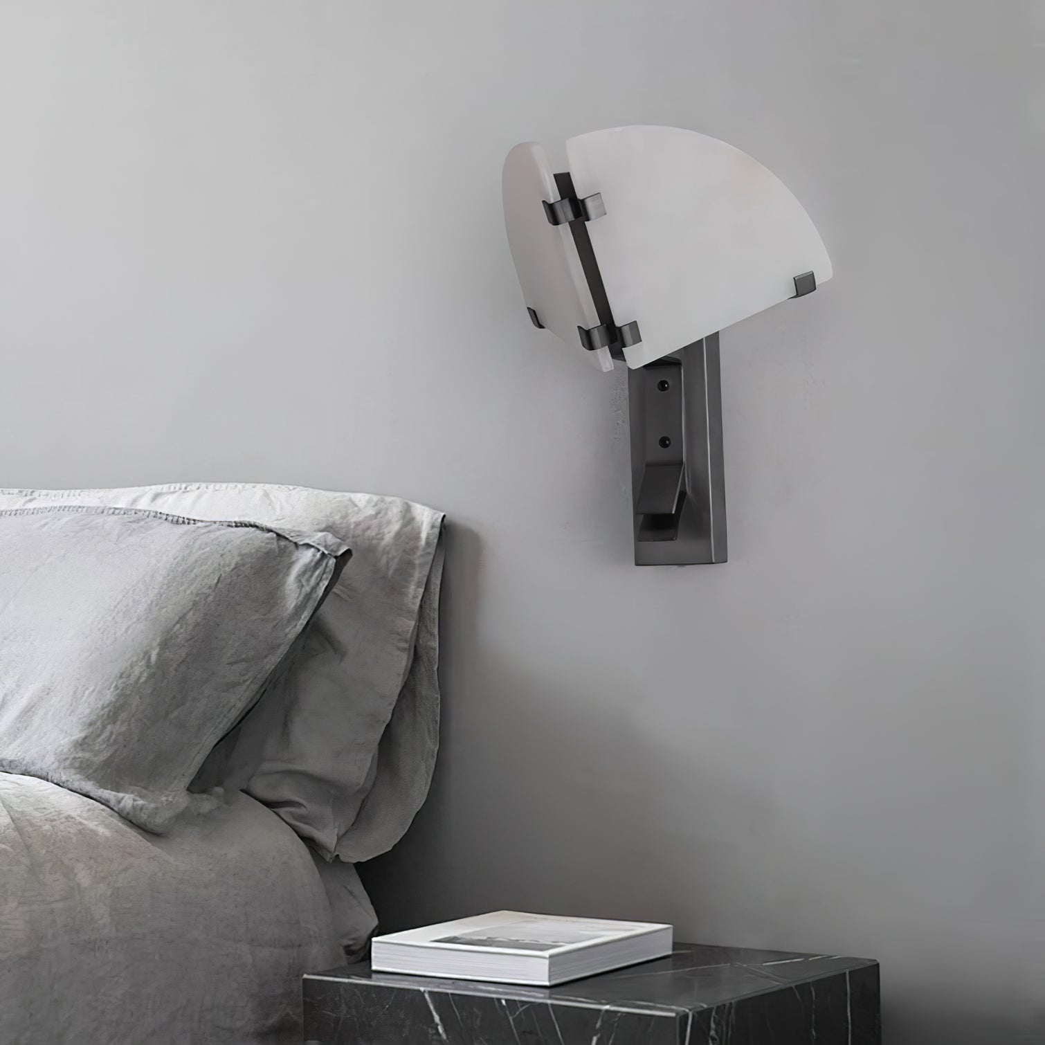 Domes Albasten Wandlamp