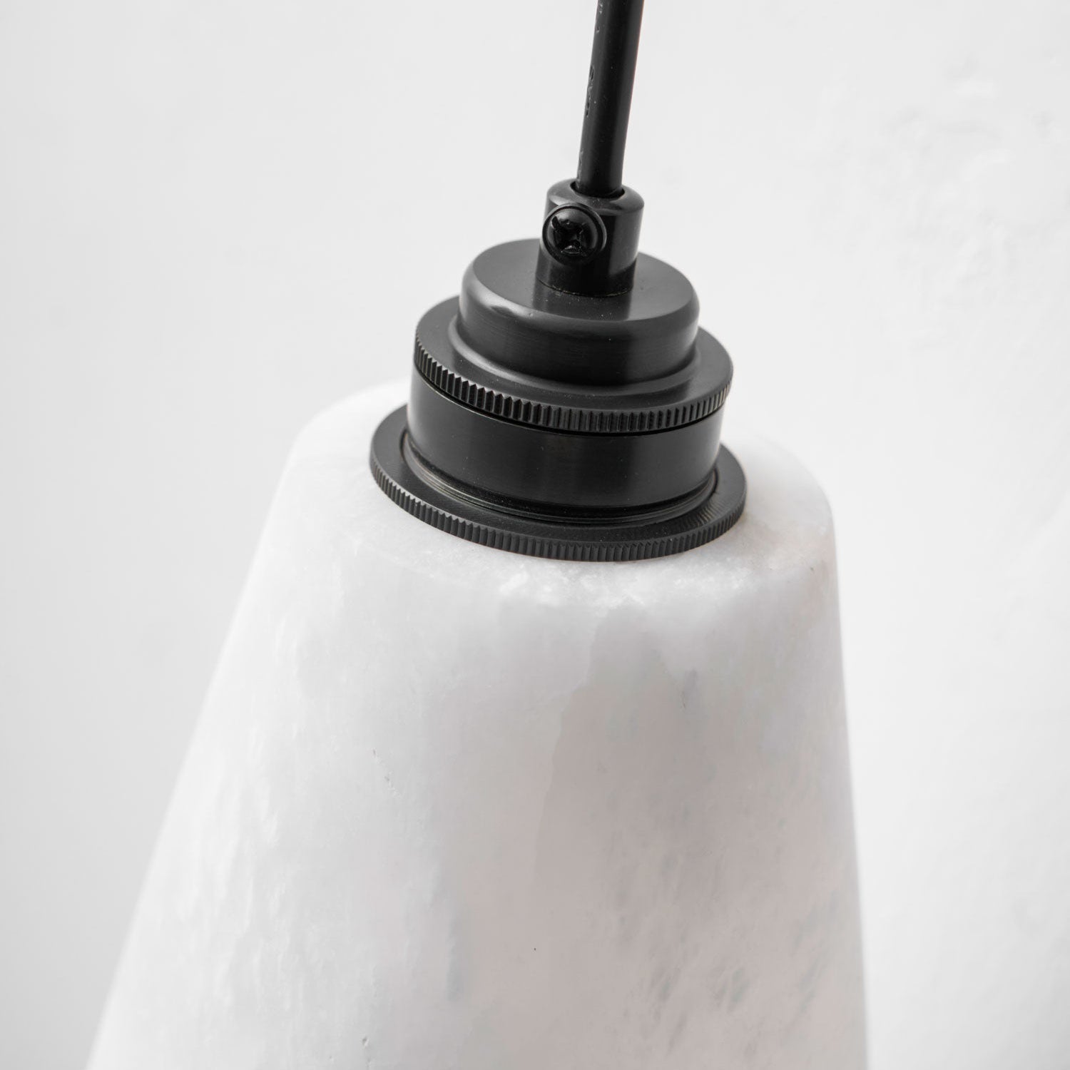 Cublen Hangende Albasten Wandlamp