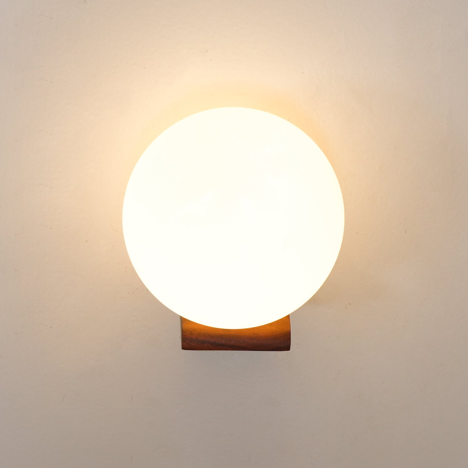 Lyso Orb Wandlamp