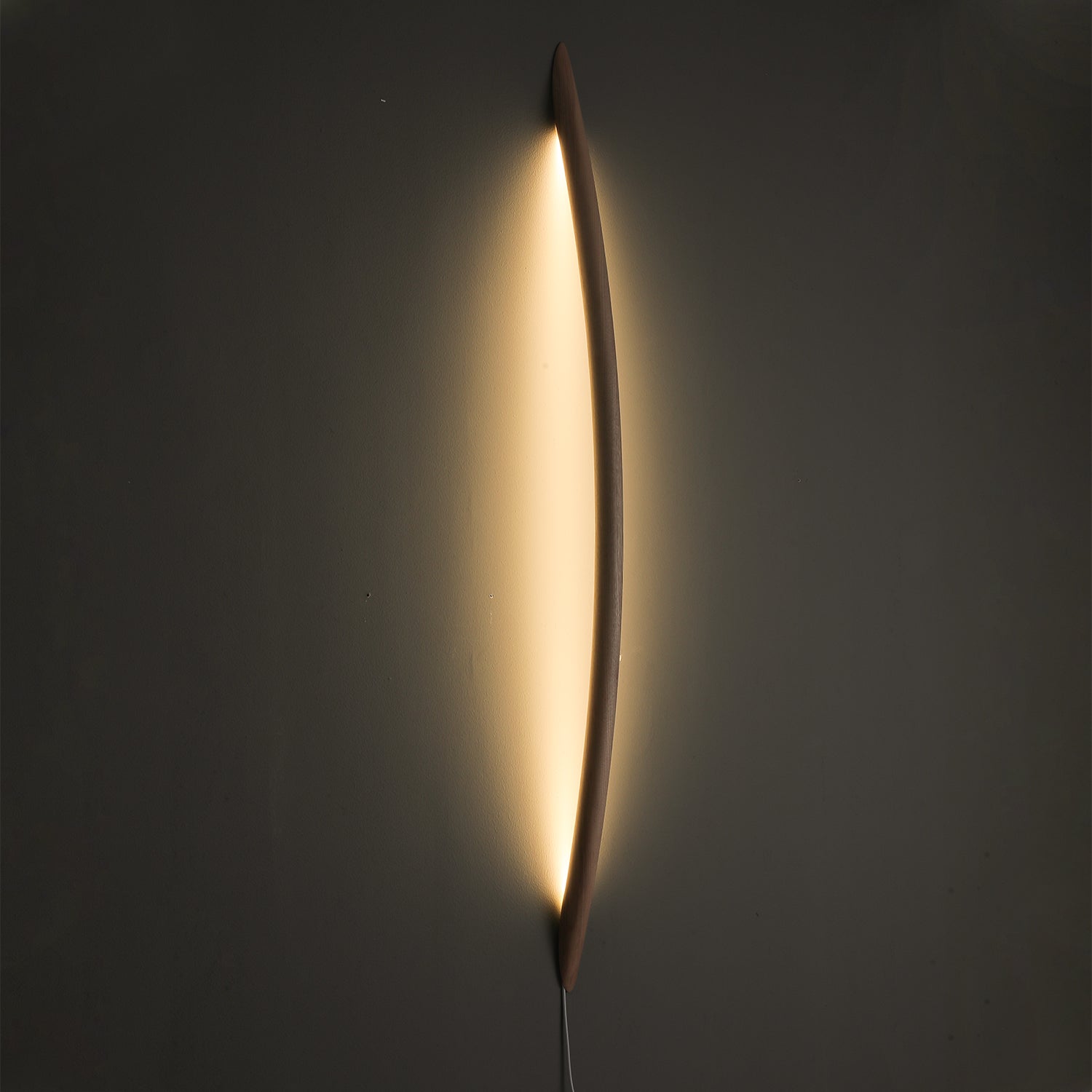 Lonema Gebogen Houten Wandlamp