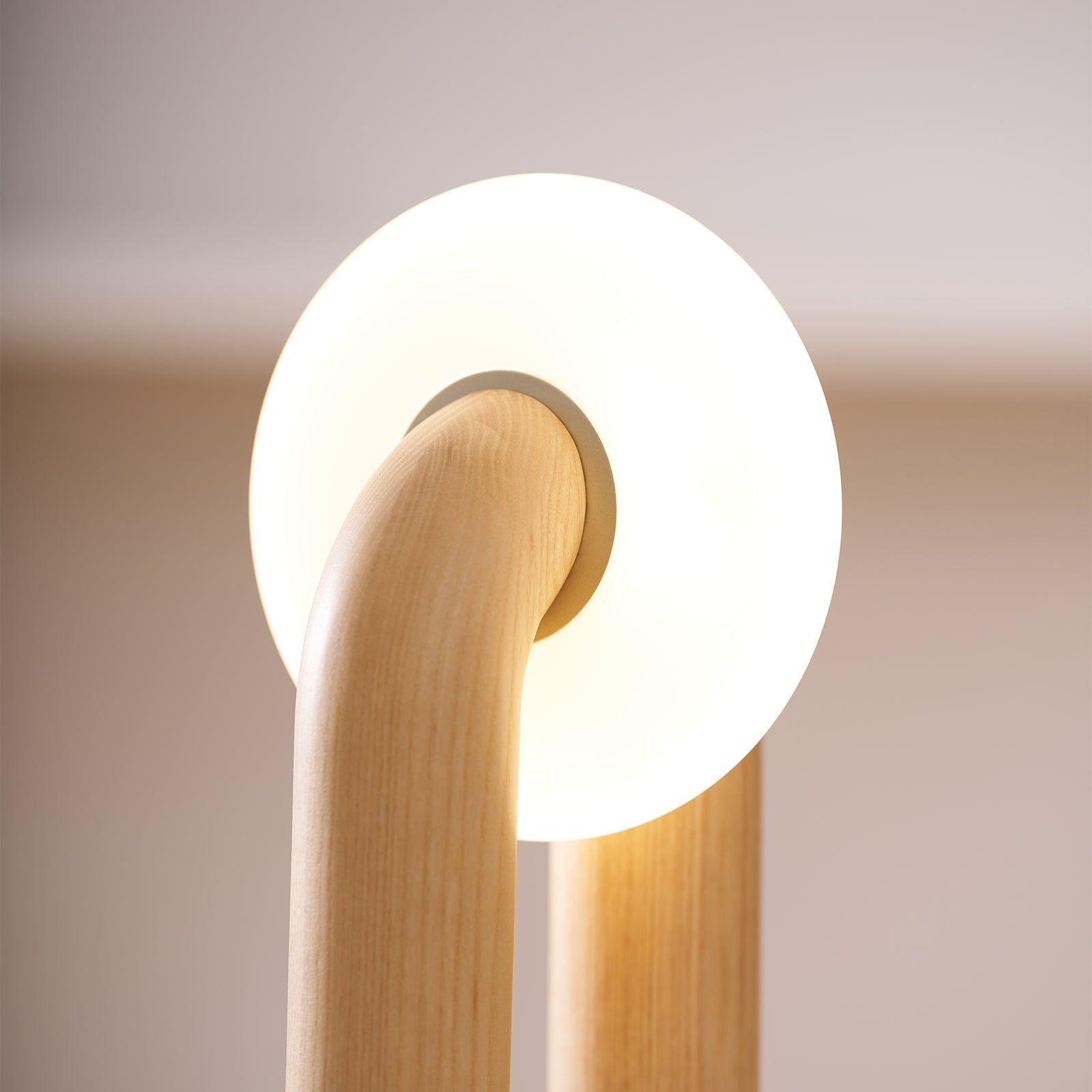 Disc Houten Tafellamp