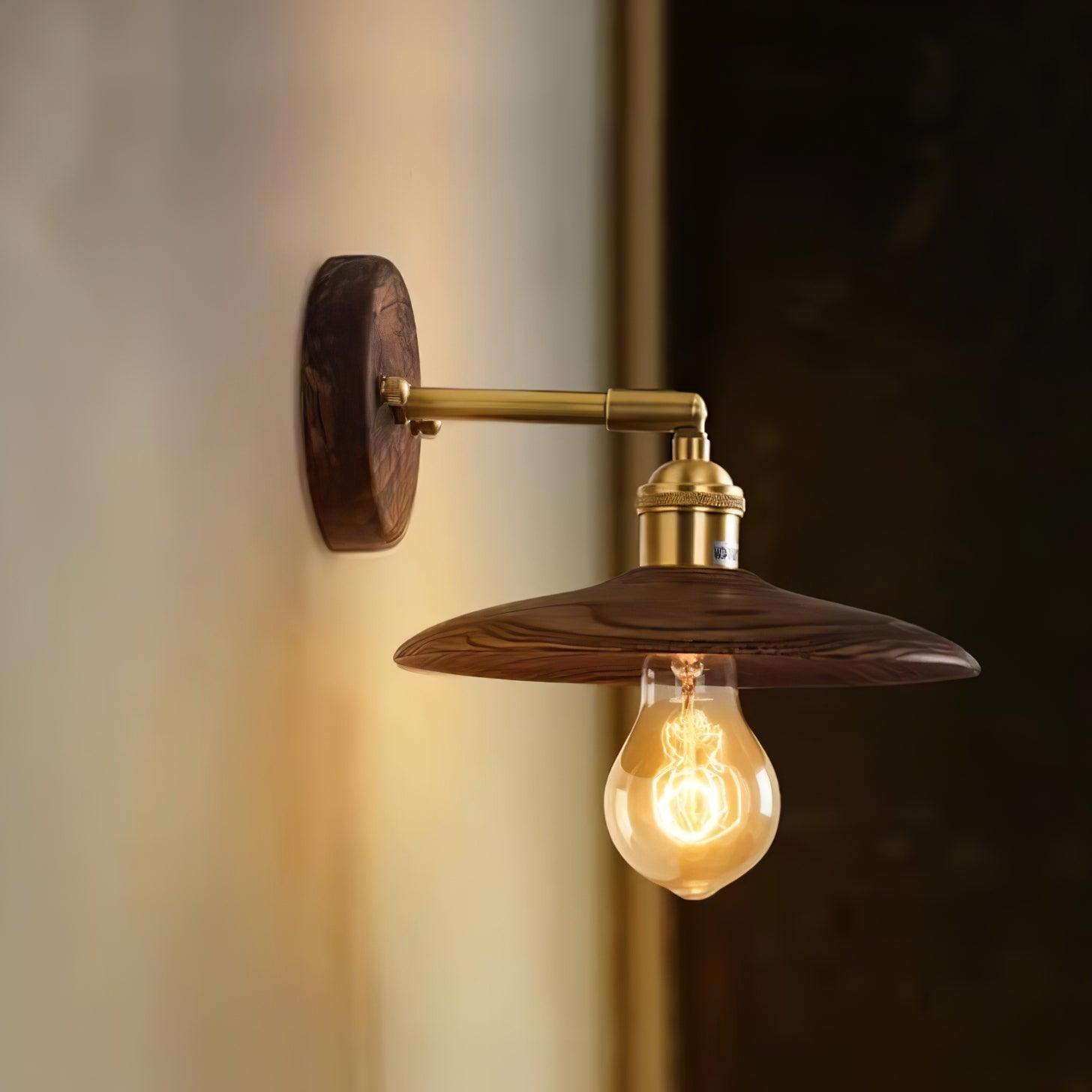 Coniwa Houten Wandlamp